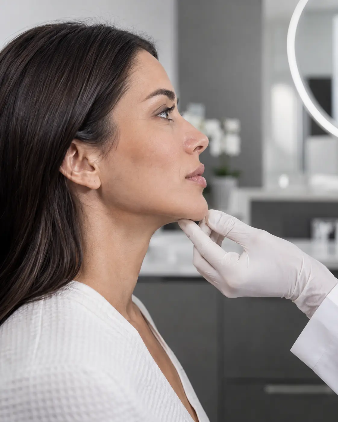 Imagen editorial de valoración de perfil facial